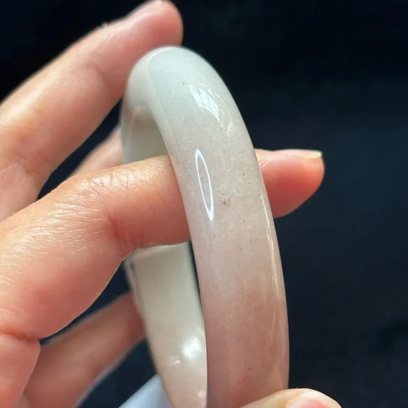 Shetai Jade Bangle - Picture 6 of 9